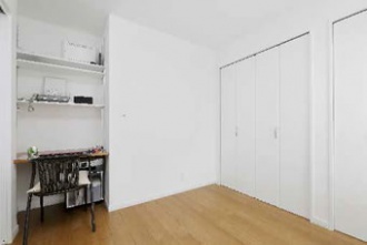 パソコンデスクを壁に組み込み