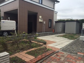 札幌市　エクステリア・お庭リフォーム　ウッドフェンスなどを使った今の暮らしにマッチするり・ガーデン　株式会社グリーンメイクハラダ
