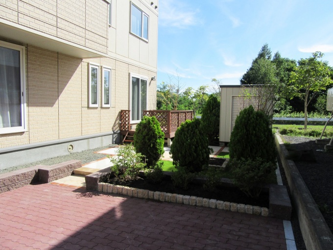 札幌市厚別区 エクステリア・お庭・玄関回りリフォーム 植栽メインのお庭から手入れが楽なお庭にり・ガーデン 株式会社グリーンメイクハラダ