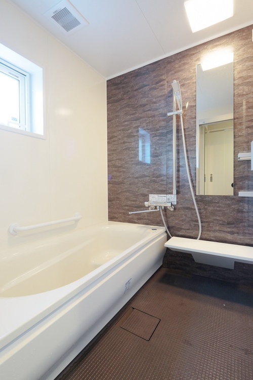 お掃除がラクな水洗いできるドッグスペースのある2世帯住宅。リフォーム・リノベーション、3世代同居で補助金受給。愛犬を丸洗い。住宅性能も向上。施工はアシスト企画。女性目線で安心。