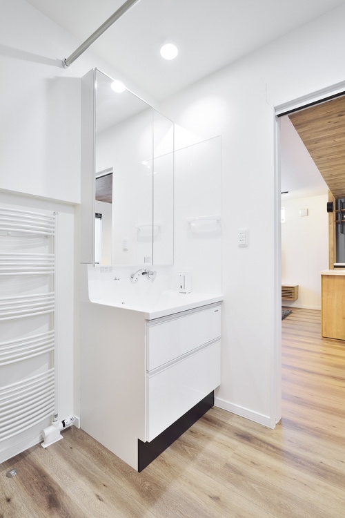 【北海道　旭川 二世帯　リフォーム 】旭川市のリフォーム工務店　東陽AP二世帯リフォーム　玄関は別々でも　いつでも一緒！の3世代住宅の施工例＜旭川・リフォーム＞ 戸建て二世帯リフォームの実例をご紹介します。「完全分離型二世帯」のリフォーム事例です。