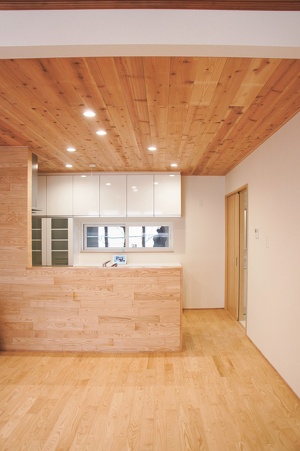 無垢材を活かしつつ、暖かくて地震にも強い高性能なバリアフリー住宅へ実家をリノベーション。施工は函館の東商建設。