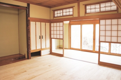 無垢材を活かしつつ、暖かくて地震にも強い高性能なバリアフリー住宅へ実家をリノベーション。施工は函館の東商建設。