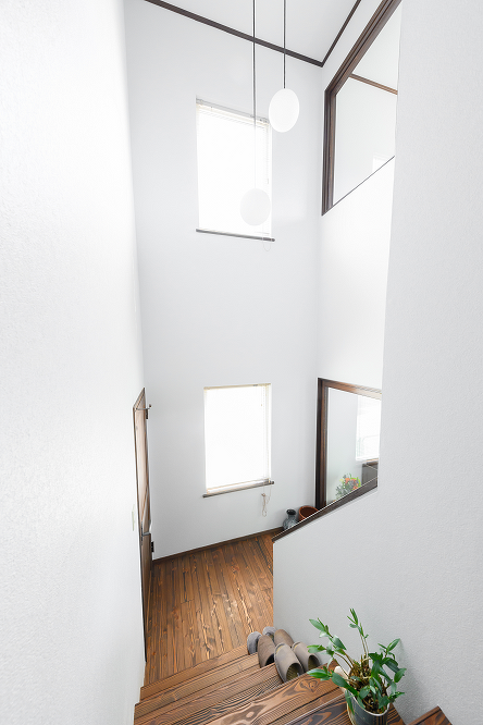 カサシマ住宅のリフォーム事例。玄関＆階段②