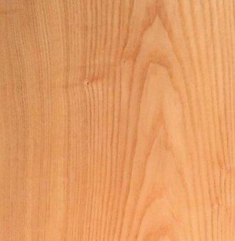 ヤチダモの木目(板目)明るい色とはっきりとした素直な木目、硬く弾力性がありしなやかさも兼ね備えている。