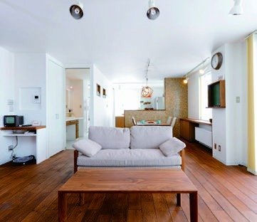 リフォーム会社をどう選ぶか?よい会社の見極め方は?はじめてのリフォームを実行するA子さんに、友人で経験者のB代さんとC恵さんがアドバイス。リフォーム女子会がだした結論は?