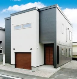 リフォームマニュアル  〜ここまでできる！［戸建て編］一戸建ての場合は、集合住宅に比べると自由度が高いと思われがちですが、構造や建築基準法による制約、場合によっては地域の条例がネックになる場合も。それらを踏まえたうえで、「ここまでできる！」リフォームの現状をご紹介します。外周り：外周りは素材の変更を検討　外装材はさまざまな種類が開発・輸入されており、耐久性が30年といわれる樹脂サイディング、半永久的とされるタイルなど寿命も延びています。積雪地独特の悩みである屋根の形状に関しても、雪が落ちずデザインや外観を