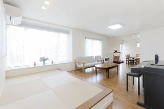 「我が家も築30年。そろそろ建て替えかな」と思っている方に、リフォームやリノベーションで新しくよみがえった、築古の中古住宅をご紹介します。