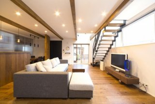 「我が家も築30年。そろそろ建て替えかな」と思っている方に、リフォームやリノベーションで新しくよみがえった、築古の中古住宅をご紹介します。