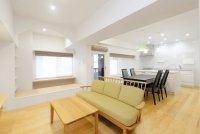 住友不動産、マンションリフォーム、北海道事業所のリフォーム、リノベーション事例。シンプルモダンスタイル。廊下の大容量全面収納。レリーフ調のブラケット。窓辺に座れるカウンター。1.25坪の浴槽、バスタブ、ユニットバス、お風呂。ヘリンボーン風のウッドタイル床。スッキリと暮らしやすい間取り。札幌市中央区のリフォーム、リノベーション。リビング学習