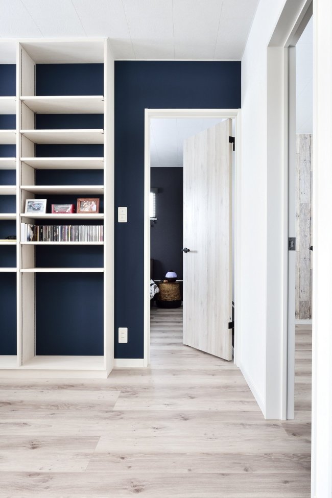 ニューヨークの大きなロフトとイタリアの邸宅――どちらの映画でも、不動産的には中古物件のリノベーションです。物件の古さにこだわらない、立地とライフスタイルを重視した住まい選びが、新しく充実した暮らしのきっかけになると教えてくれます。 