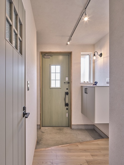 ライトグリーンで統一した玄関