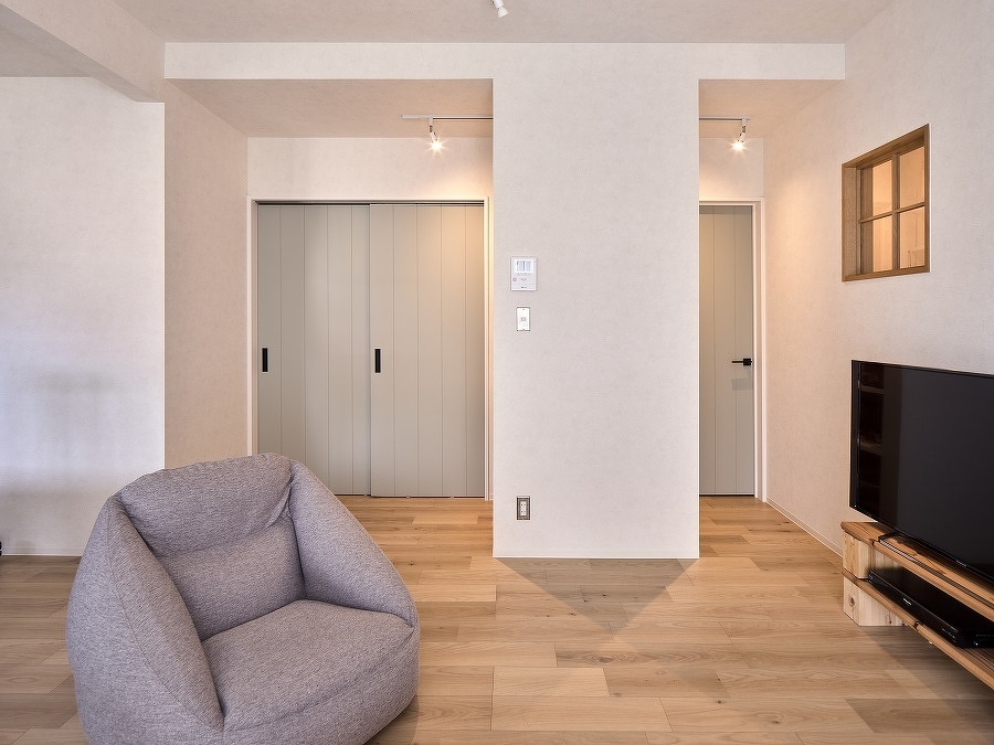 寝室の扉は子供たちの独立後も考えて、フルオープンにできる引き戸に