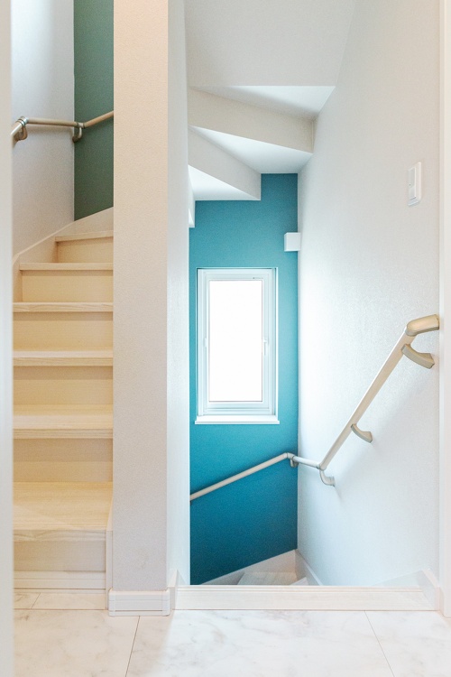 階段にはしっかり手すりを設置