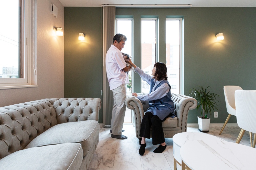 窓は全てLow-Eペアガラスの樹脂サッシに変更