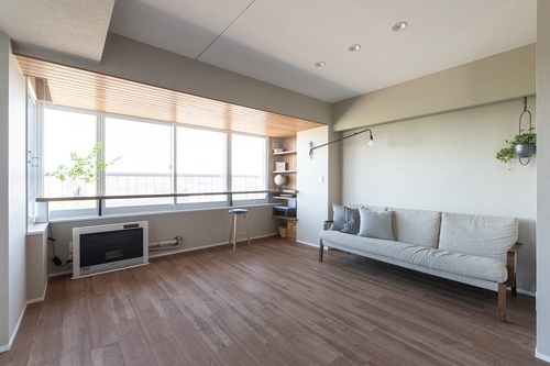 壁の断熱を吹き増し、内窓をLow-Eペアガラスに交換。「冬はストーブ1台で十分に暖かです」と奥さま