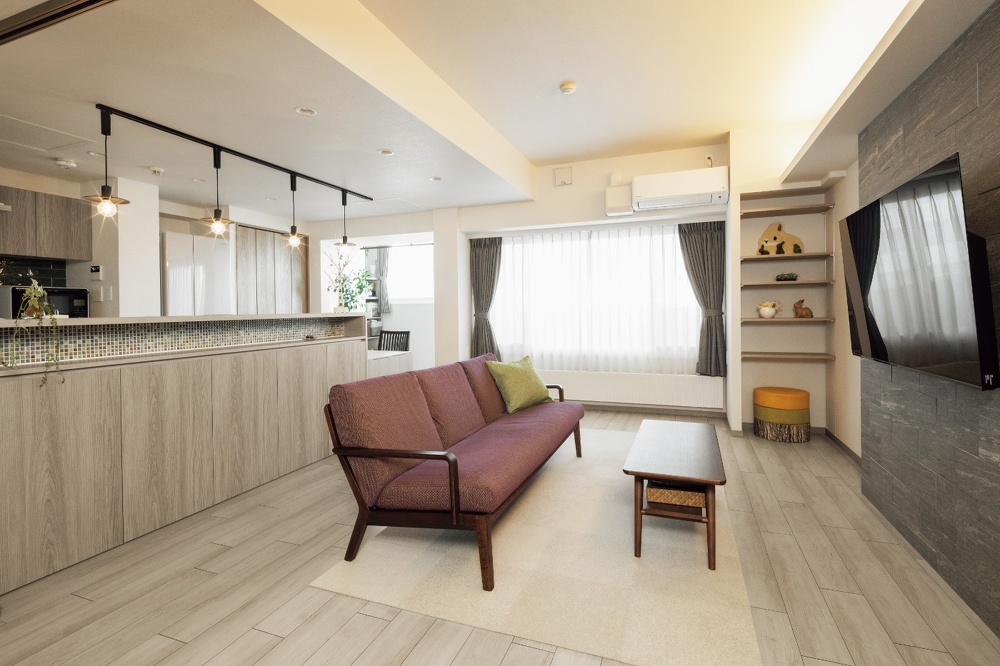 テレビ背面は調湿効果のあるエコカラットに