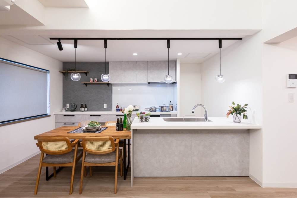 シンク前はカウンターとしても使えます