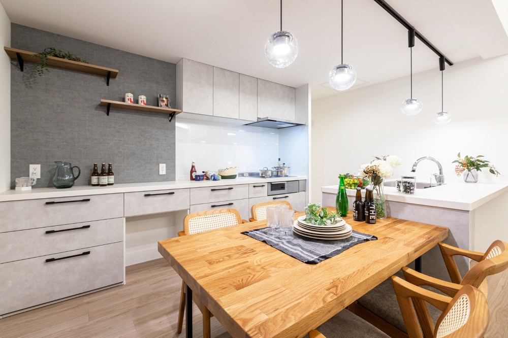 スペースを有効活用できるセパレートタイプを採用したキッチン