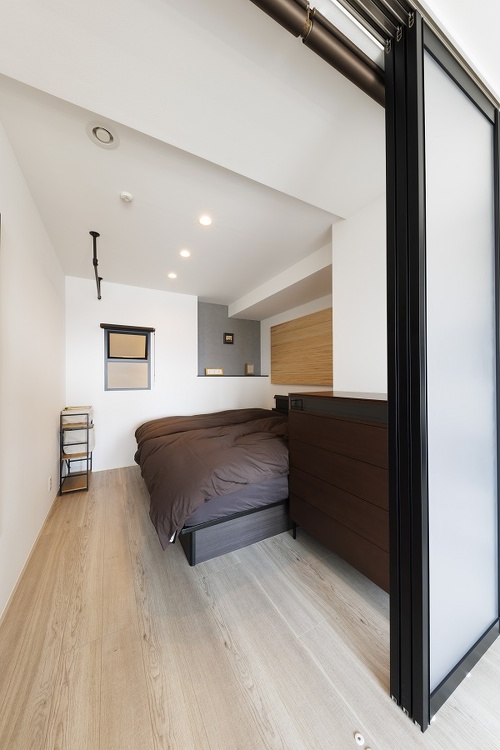 すっきりとした寝室