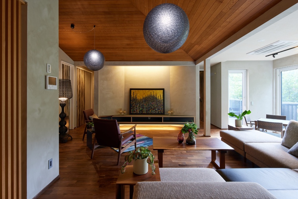 リノベーションモデルハウス＆ショールーム【ミックステラス】_アート作品を引き立てるリビングの演出