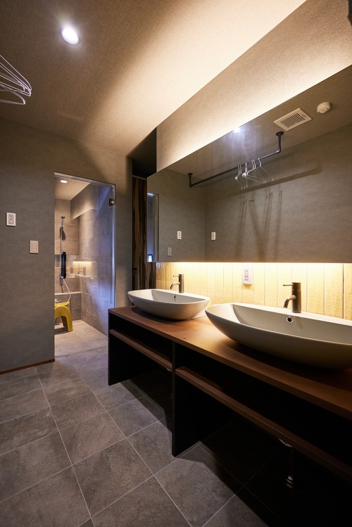 リノベーションモデルハウス＆ショールーム【ミックステラス】_セラtpレーディングのボウルを使った洗面所