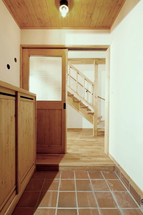 弊社の特徴である北海道産のレンガタイルで仕上げた玄関土間