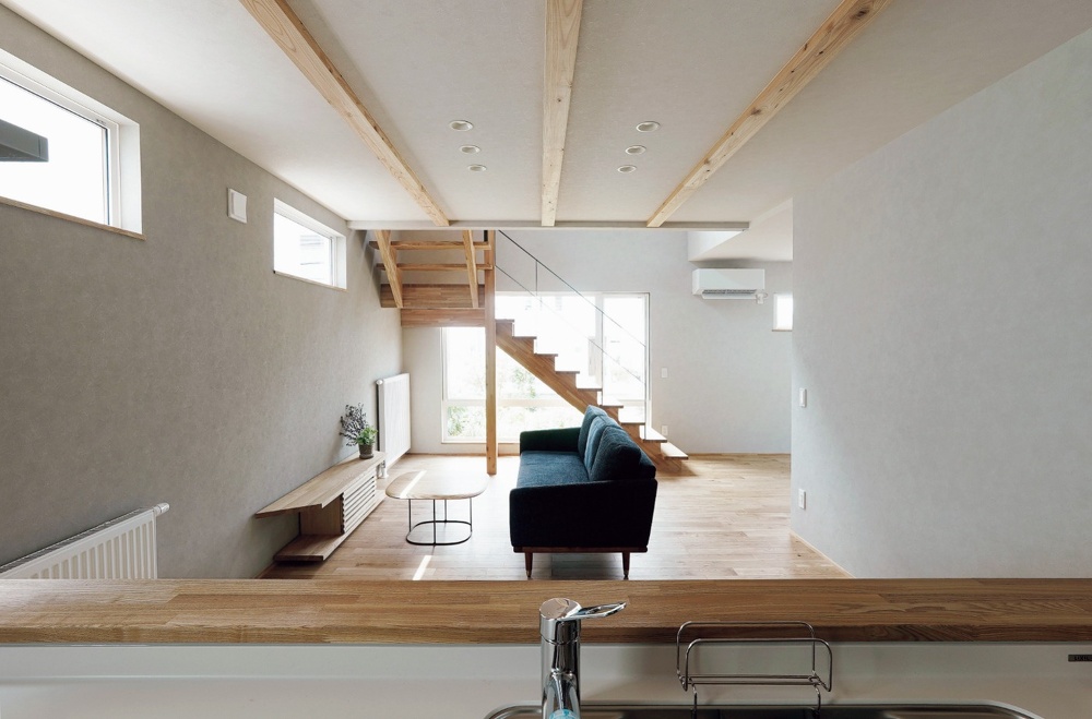 札幌｜戸建てリフォーム事例｜㈱三五工務店｜新築・リノベーション・リフォーム施工会社・工務店_2階建てにするプランのポイントは階段位置。ダイナミックなリビング階段を採用