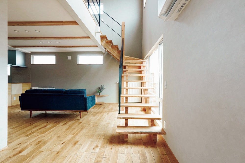 札幌｜戸建てリフォーム事例｜㈱三五工務店｜新築・リノベーション・リフォーム施工会社・工務店_外からの視線が気にならない高窓も使用