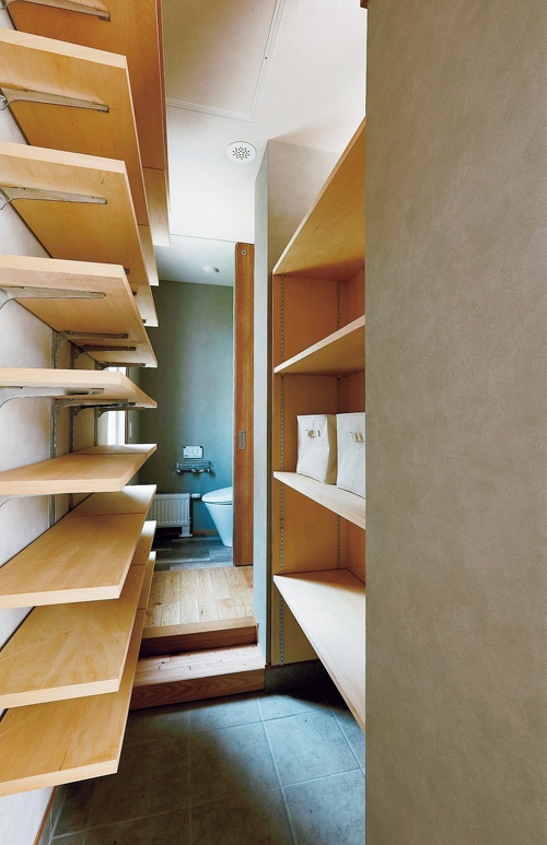 札幌｜戸建てリフォーム事例｜㈱三五工務店｜新築・リノベーション・リフォーム施工会社・工務店_シューズクローク側からも出入りができる2ウェイタイプの玄関