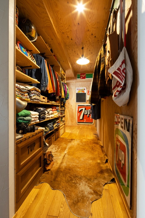 ご主人のコレクションでいっぱいのストックヤード