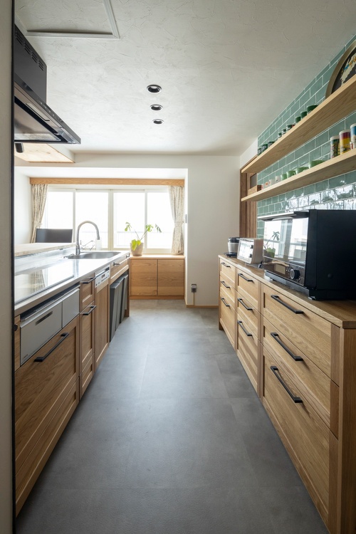 キッチンも木の造作を考えていましたが、ウッドワンのキッチンに。食洗器はご希望だったミーレのものに