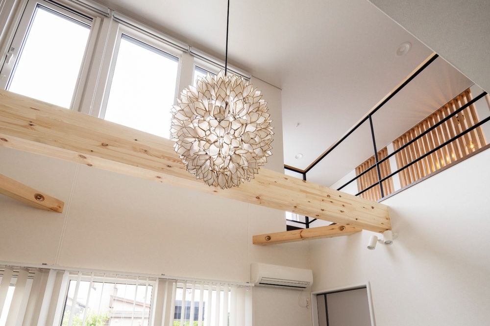 札幌｜戸建て｜リフォーム施工事例｜㈱アシスト企画｜新築・リノベーション・リフォーム施工会社_完全2世帯住宅を夫婦ふたりの家に_梁がアクセントの吹き抜け