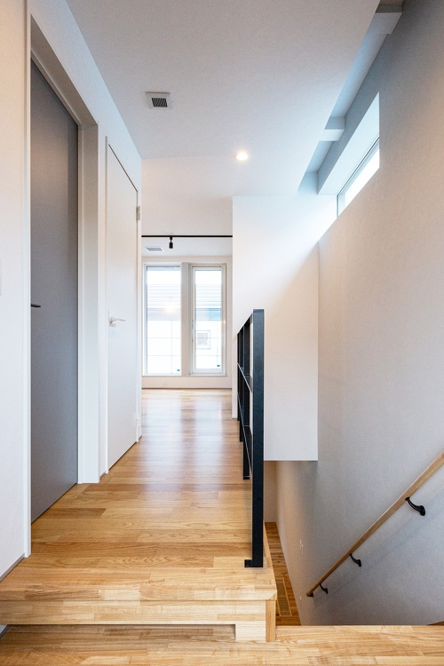 札幌｜戸建て｜中古｜モデルハウス(販売中)｜中古リノベーション施工事例｜アルティザン建築工房_高性能＋創エネ＋省エネで 築41年をZEH住宅に再生！リノベーションモデルハウス_2階の一部屋は全館空調「YUCACOシステム」の空調室