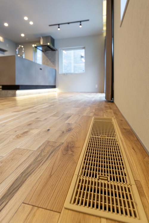 札幌｜戸建て｜中古｜モデルハウス(販売中)｜中古リノベーション施工事例｜アルティザン建築工房_高性能＋創エネ＋省エネで 築41年をZEH住宅に再生！リノベーションモデルハウス_YUCACOシステムの給気口