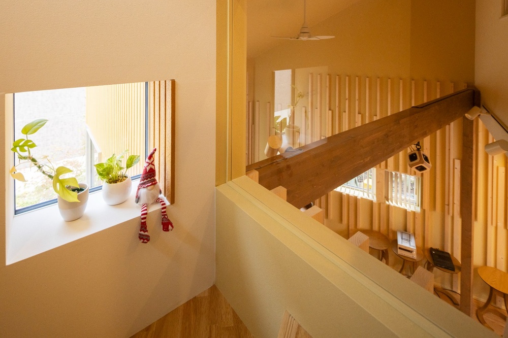 音楽ホールのある家_戸建て中古リノベーション_アルティザン建築工房_窓からは式を感じられます