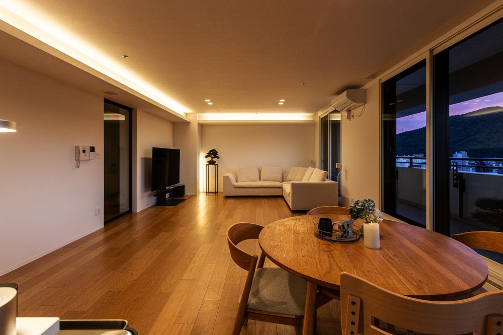 高級ホテルのような間接照明を使ったLDK