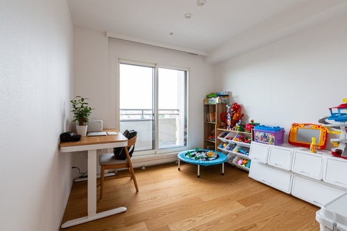 大きな玄関収納を新設したので、子供部屋はクローゼットなしになりましたが、寝室のファミリークローゼットがあるので問題ありません