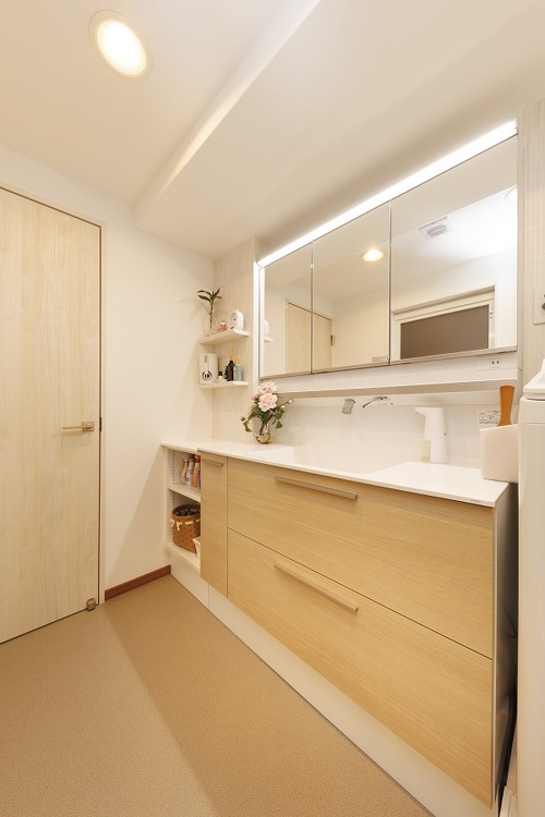 以前の棚スペースを調整して広くなった洗面