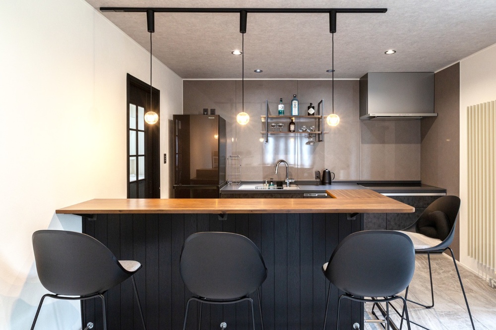 リファイン美園施工事例_おしゃれなキッチンカウンター