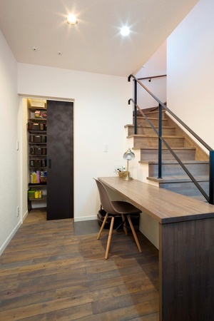 リビングワークが手がけたお宅を見学した際に「とっても便利」と教えてもらった食品庫