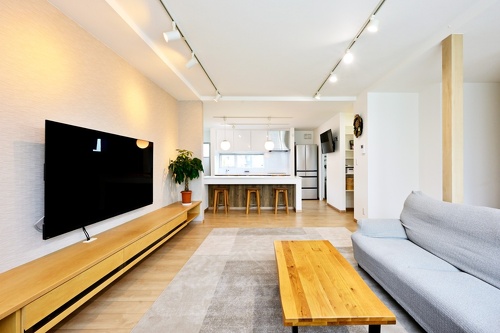 旭川｜中古戸建てリノベーション事例｜東陽AP㈱｜リノベーション・リフォーム施工会社_リビングからダイニングキッチン方向