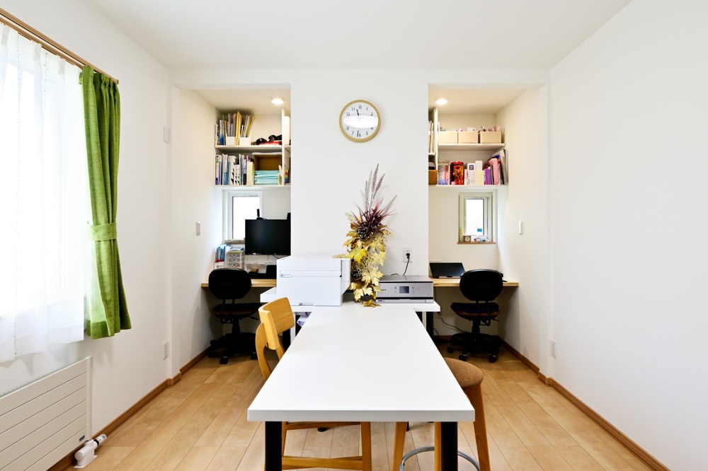 旭川｜中古戸建てリノベーション事例｜東陽AP㈱｜リノベーション・リフォーム施工会社_ご夫婦が左右で使える事務室兼寝室