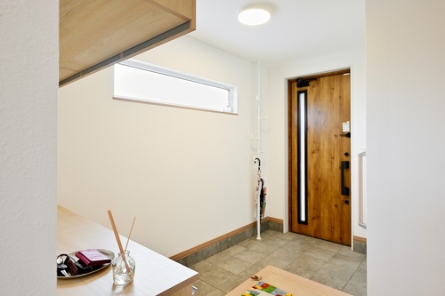 旭川｜中古戸建てリノベーション事例｜東陽AP㈱｜リノベーション・リフォーム施工会社_広いL字型の玄関