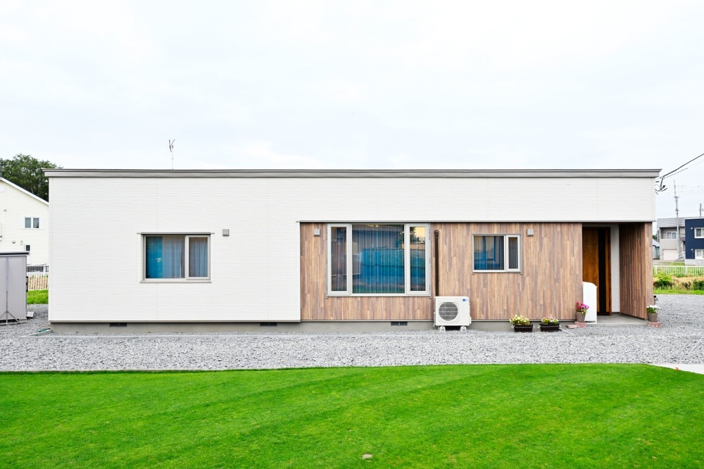 旭川｜中古戸建てリノベーション事例｜東陽AP㈱｜リノベーション・リフォーム施工会社_2階建てから平屋に変わった外観After写真