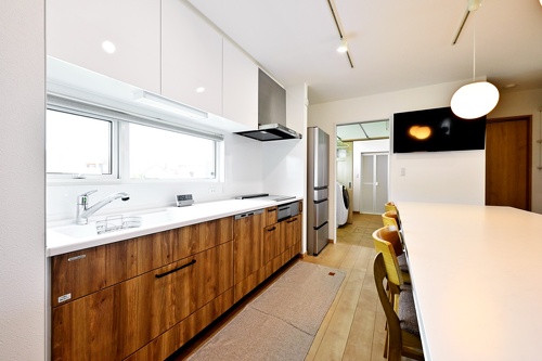 旭川｜中古戸建てリノベーション事例｜東陽AP㈱｜リノベーション・リフォーム施工会社_キッチンから玄関、リビングまで使いやすい回遊動線