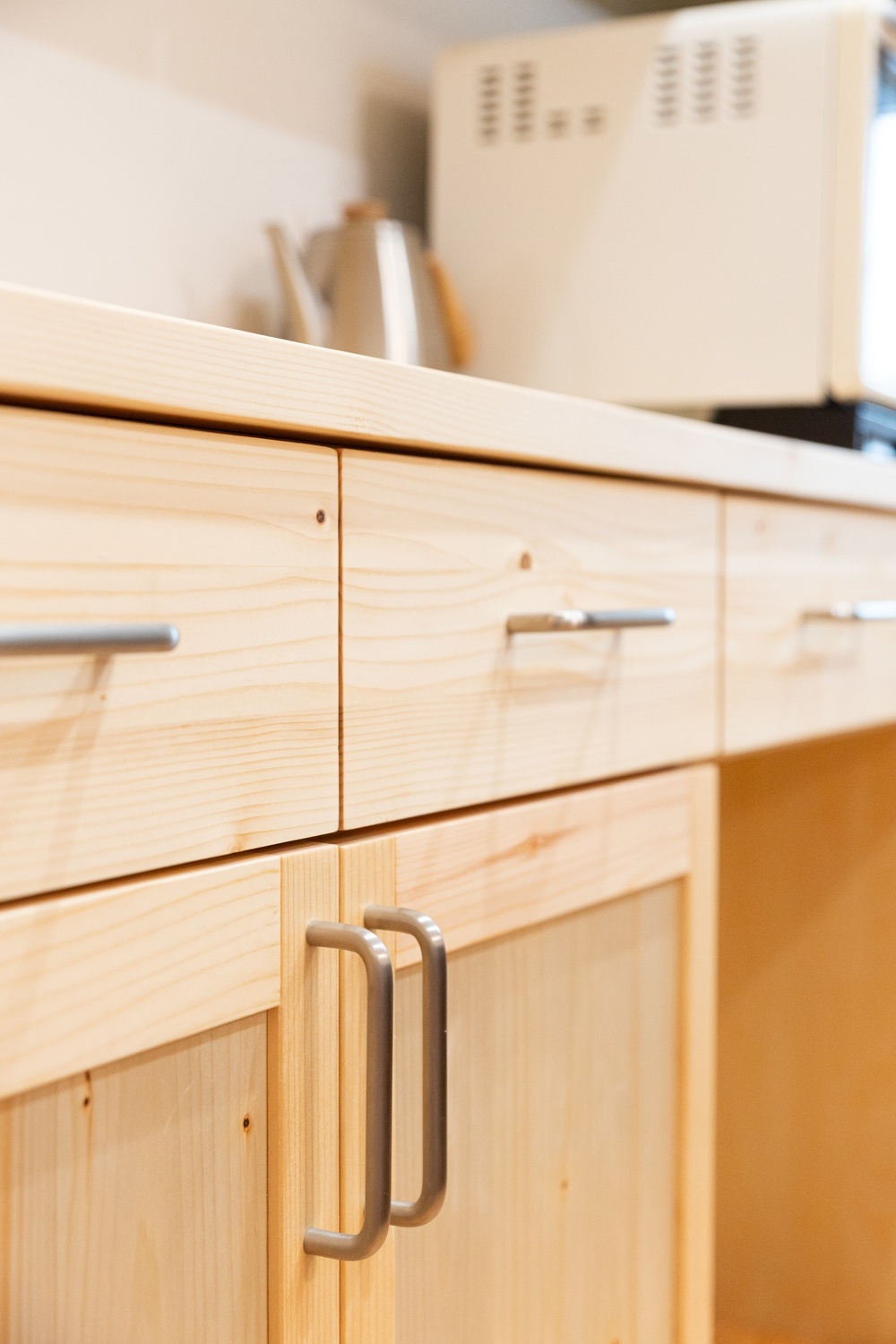 木の質感が心地よい造作建具