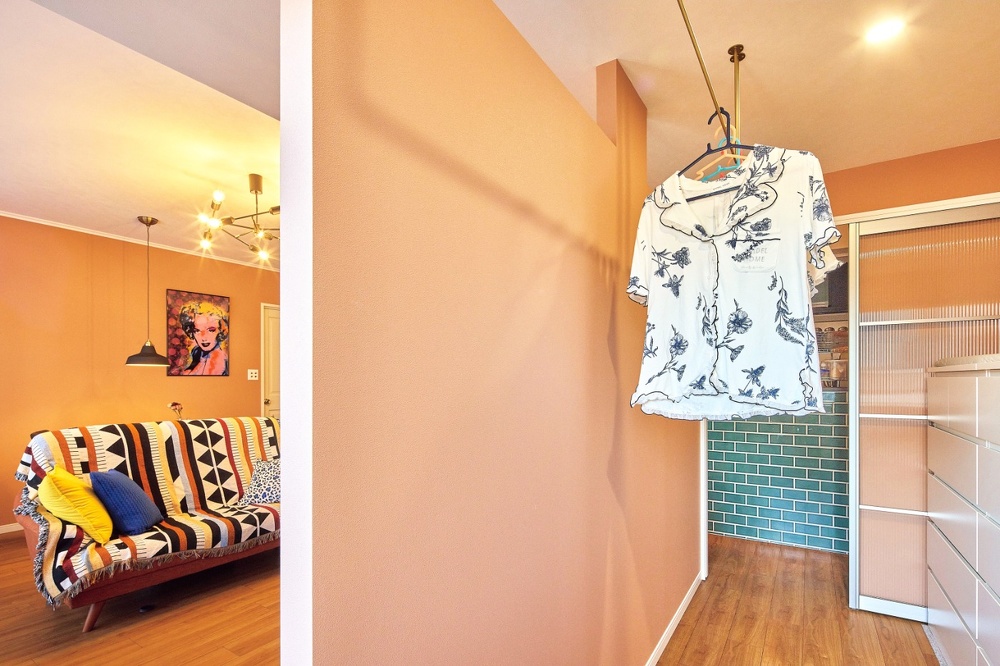 札幌｜中古マンションリノベーション事例｜㈱ライフスタイル｜リノベーション・リフォーム施工会社_お手本はパリのアパルトマンのようなマイホーム_リビングの隣は広い物干しスペース