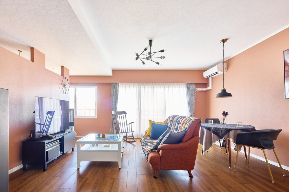 札幌｜中古マンションリノベーション事例｜㈱ライフスタイル｜リノベーション・リフォーム施工会社_お手本はパリのアパルトマンのようなマイホーム_スモーキーピンクのリビング