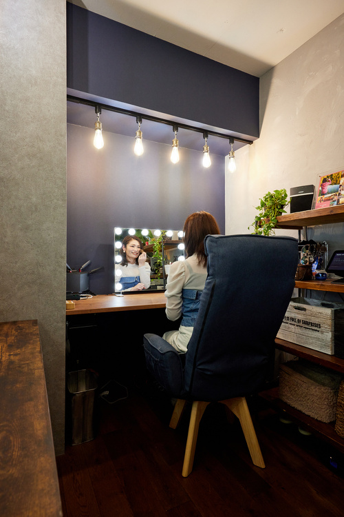 奥さまのディスクは、メイクにも仕事にも使えます